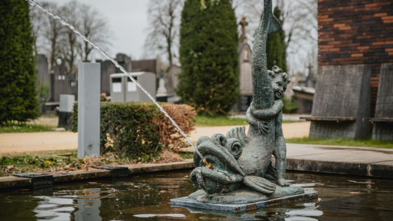 Beeld in je buurt - Fontein met Vis en Kind Begraafplaats Sint-Jan