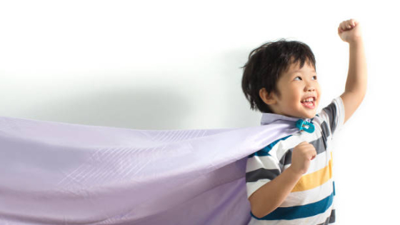 Jongen met een cape