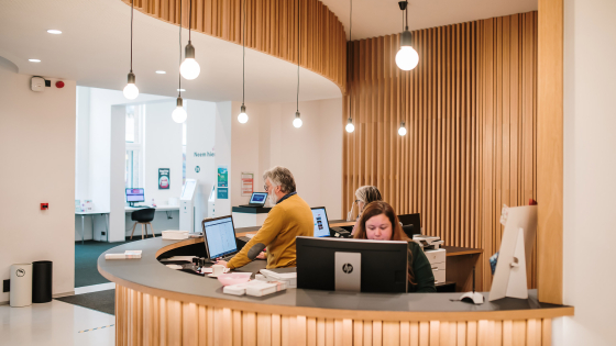 Foto maatschappelijk werker sociale dienst