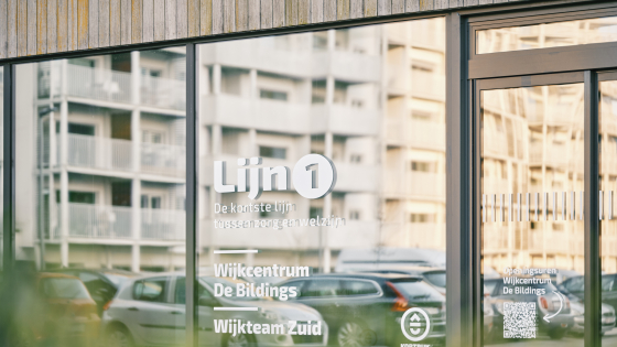 grote ramen met het logo van Lijn1