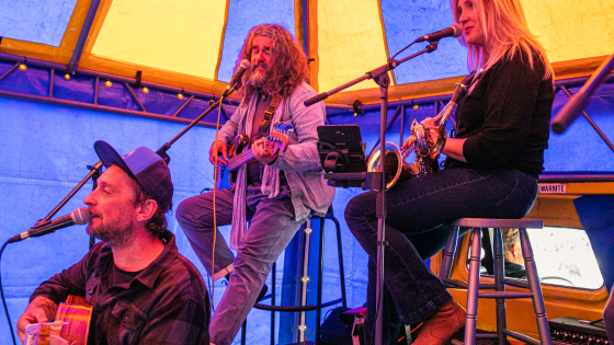 Artiesten tijdens een concert ikv stadsartiesten