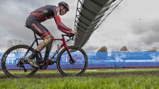 Wielrenner op zijn fiets