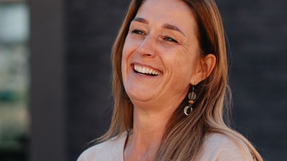 Een foto van Cindy Monnens die lacht