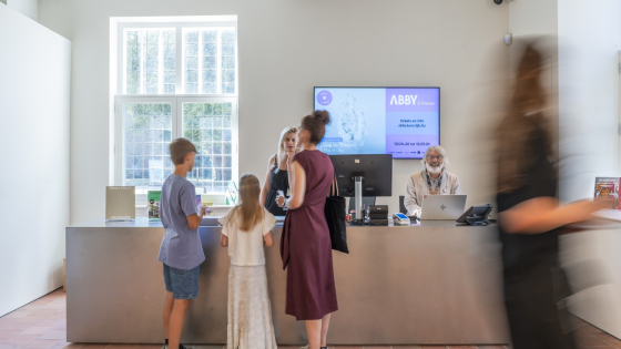 Onthaalmedewerkers aan het werk in ABBY