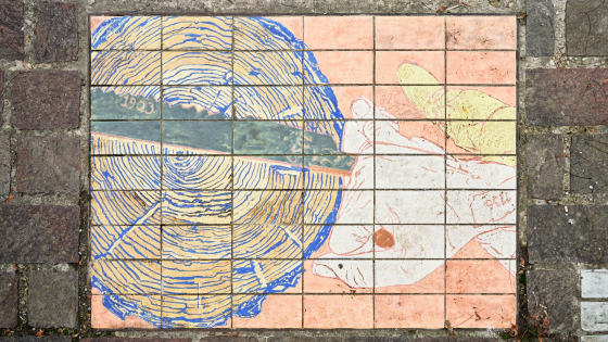 Foto van de keramiektegel Hout van Peter de Graaff