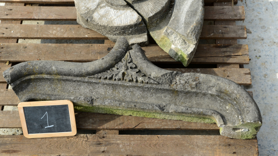 Lapidarium lot 001 | prijs &euro; 50 | 100 x 35 x 20 cm | circa 80 kg