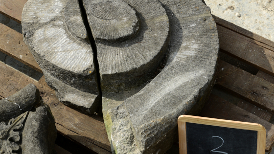 Lapidarium lot 002 | prijs &euro; 50 | 60 x 60 x 18 cm | circa 80 kg