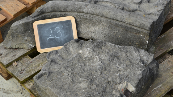 Lapidarium lot 023 a en b | prijs &euro; 60 | 50 x 53 x 17 cm (a) en 70 x 56 x 20 cm (b) | circa 60 kg (a) en 80 kg (b)