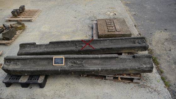 Lapidarium lot 026 | prijs &euro; 200 | 295 x 50 x 35 cm | circa 650 kg