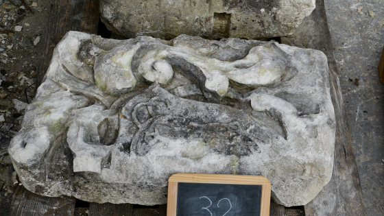 Lapidarium lot 032 a, b, c, d | prijs &euro; 30 | 75 x 40 x 20 cm (a), 60 x 55 x 20 cm (b), 50 x 27 x 20 cm (c), 65 x 24 x 26 cm (d) | circa 100 kg (a), 100 kg (b), 50 kg (c), 60 kg (d)