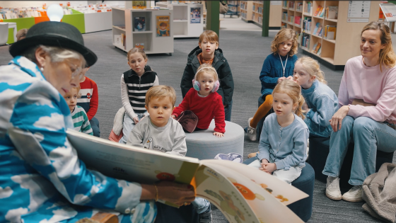 Voorleesuurtje in de bib