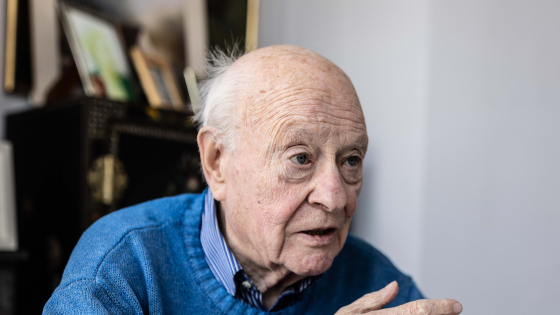 André