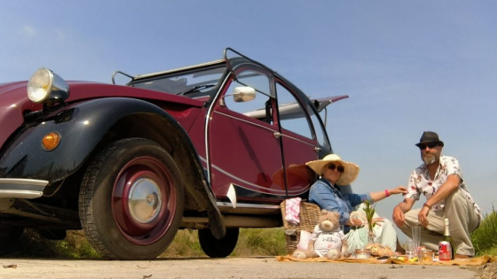 Oldtimer met koppel ernaast