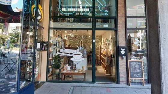 Etalage Overbekeplein 7