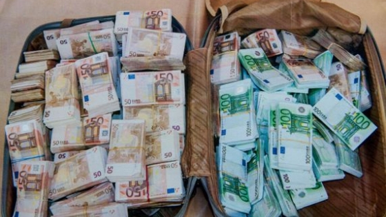 Foto van een tas met geld