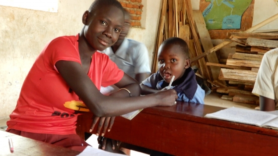 Rianna kwam tijdens mijn les in P7 op bezoek. Heel mooi om te zien hoe de kinderen onvoorwaardelijk zorgen voor elkaar.  😍