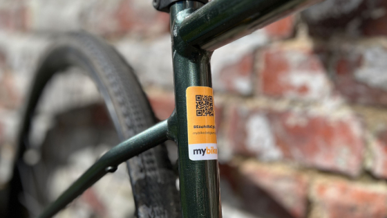Wil je jouw fiets beter beveiligen tegen diefstal? Kom dan naar onze labelactie op locatie! Tijdens deze actie voorzien we je fiets van een uniek label dat helpt bij identificatie en terugvinding bij verlies of diefstal.