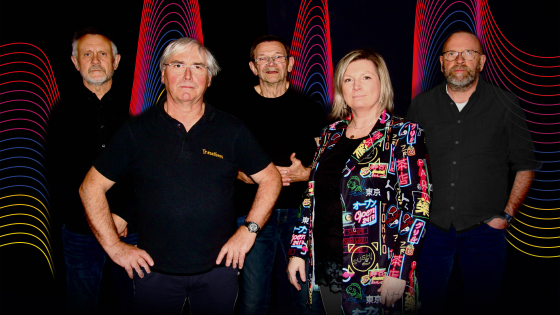 Travelbees op het podium