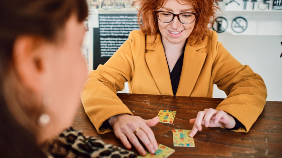 Céline en Eefje gebruiken de UiTPAS