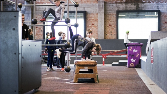 Foto kinderen parkouren usp