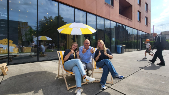 Tom Bossuyt (Meet in Kortrijk) met Maxine Cleirbaut (Hi Flanders) en Sharon De Kimpe (Hostel Groeninghe) 