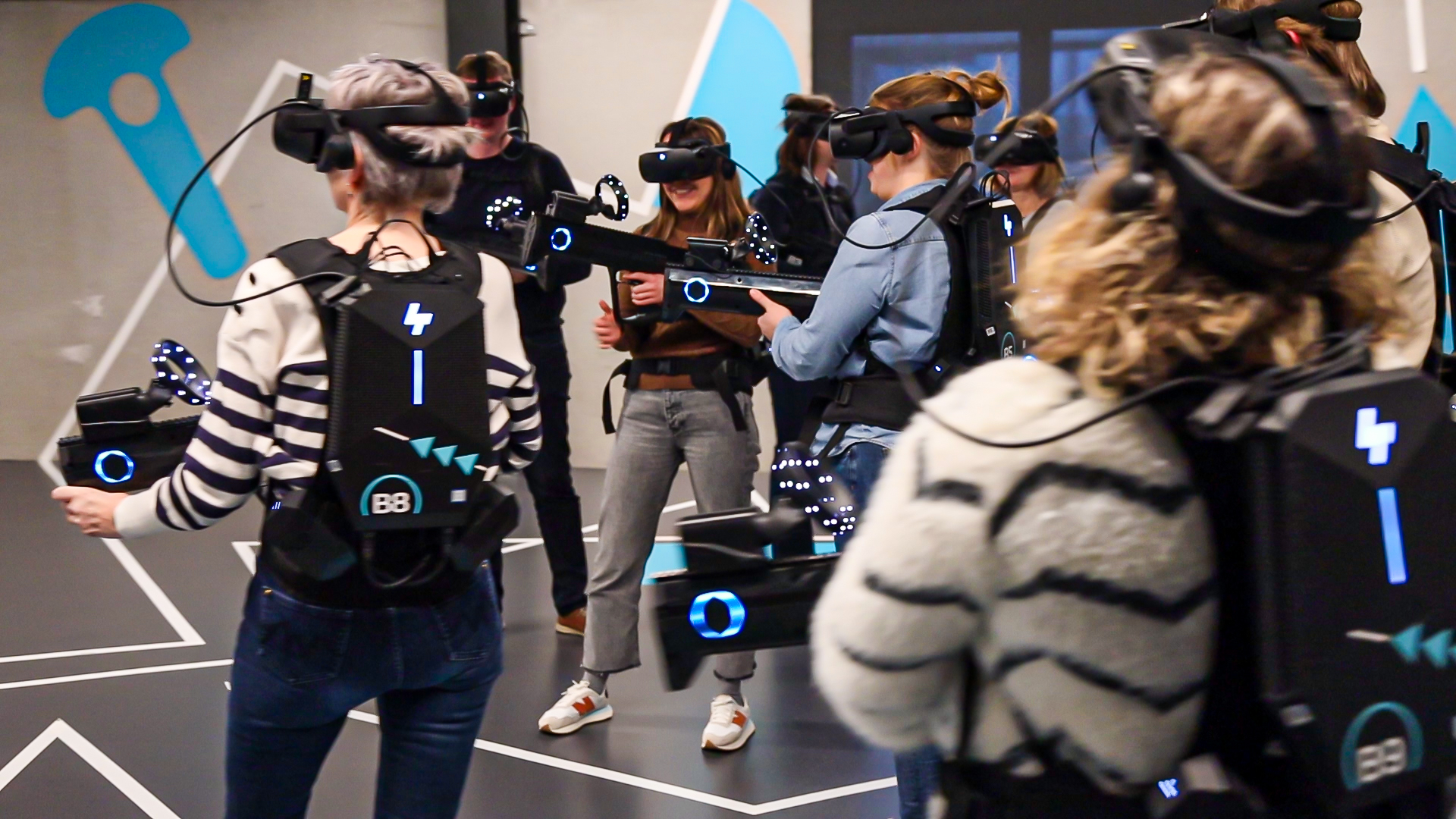 Mensen spelen spel in VR