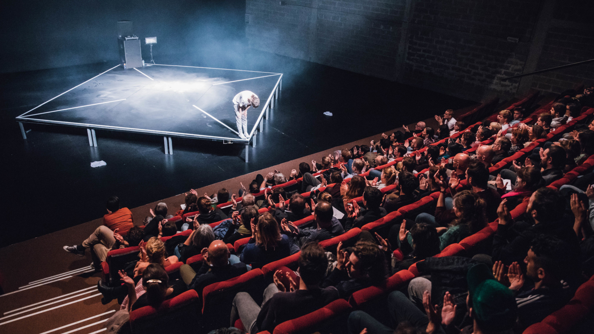 zaal met podium