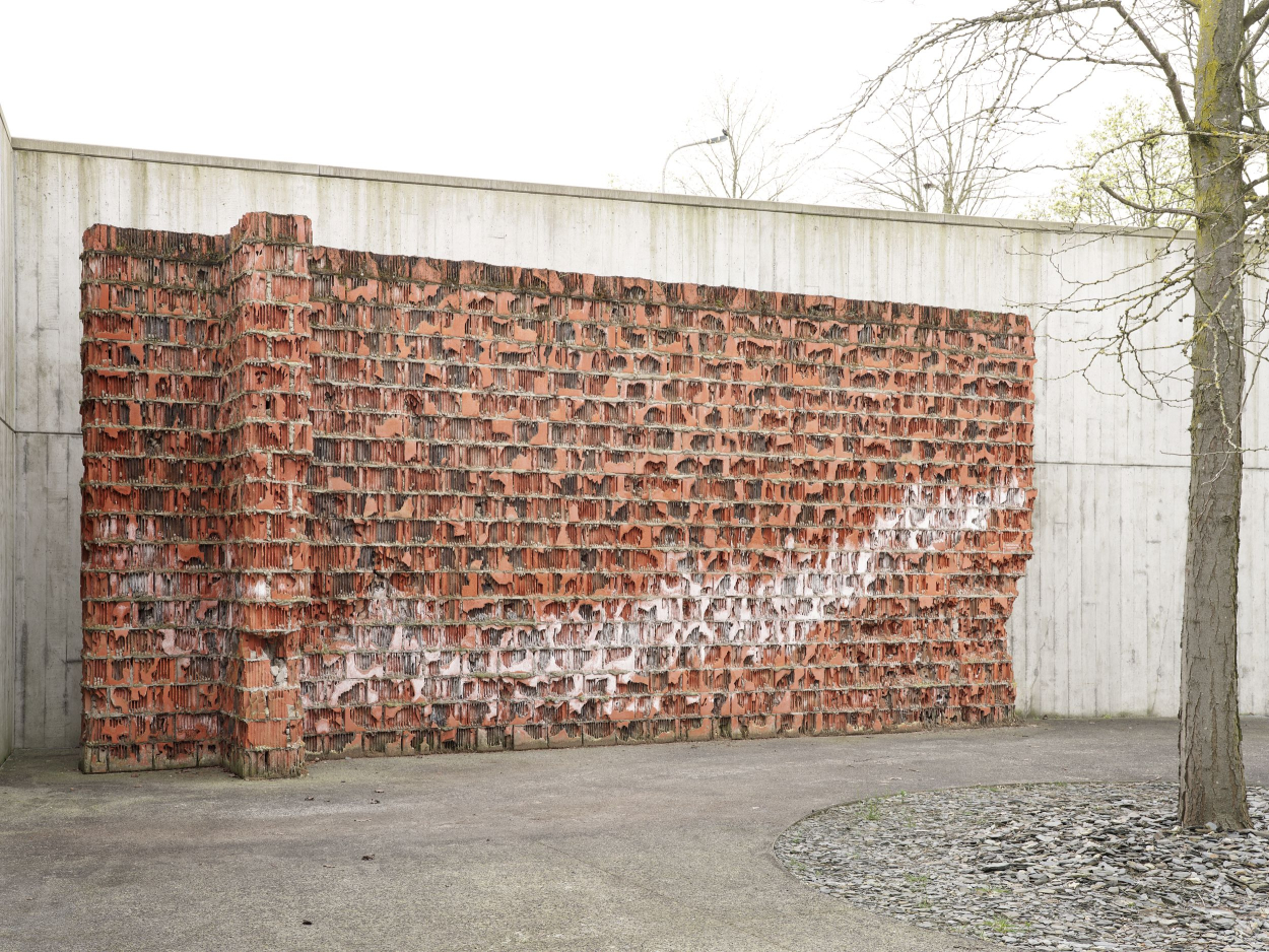 Foto van het kunstwerk Looking at Silence