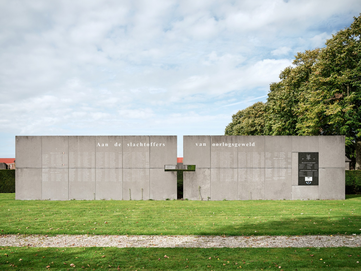 Foto van het oorlogsmonument op kerkhof Sint-Jan