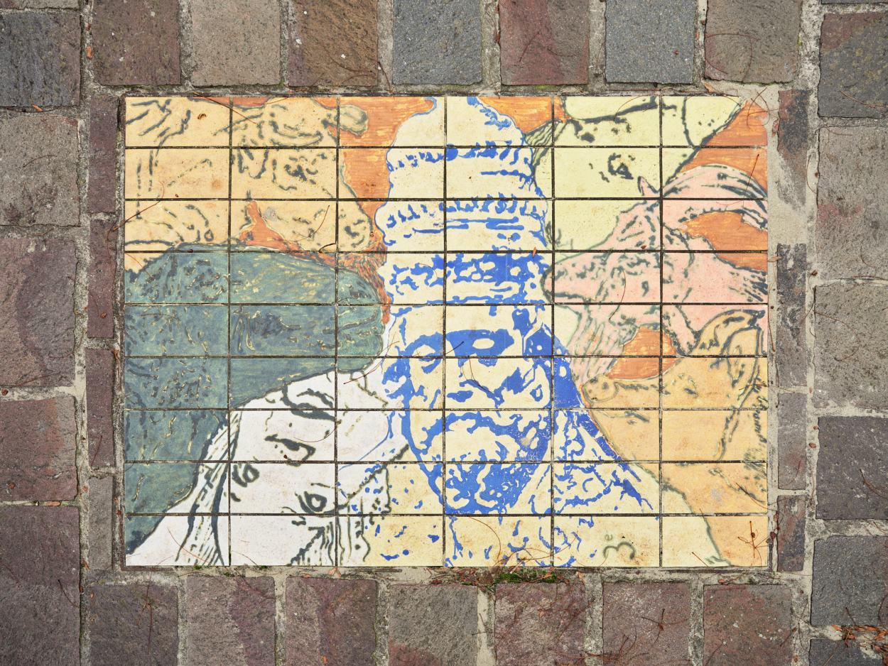 Foto van het kunstwerk (keramiektegels) van Peter de Graaff in Aalbeke