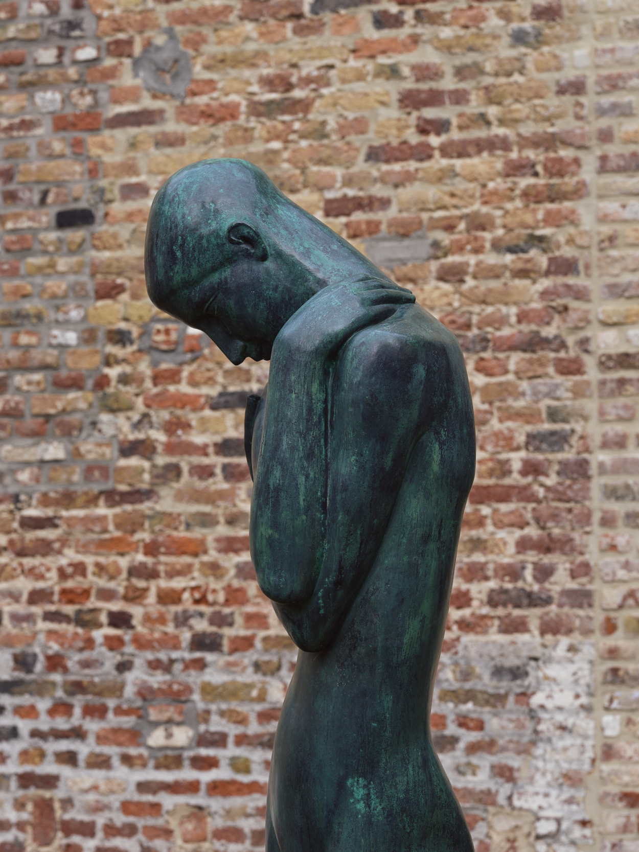 Foto van Geknielde jongeling van George Minne