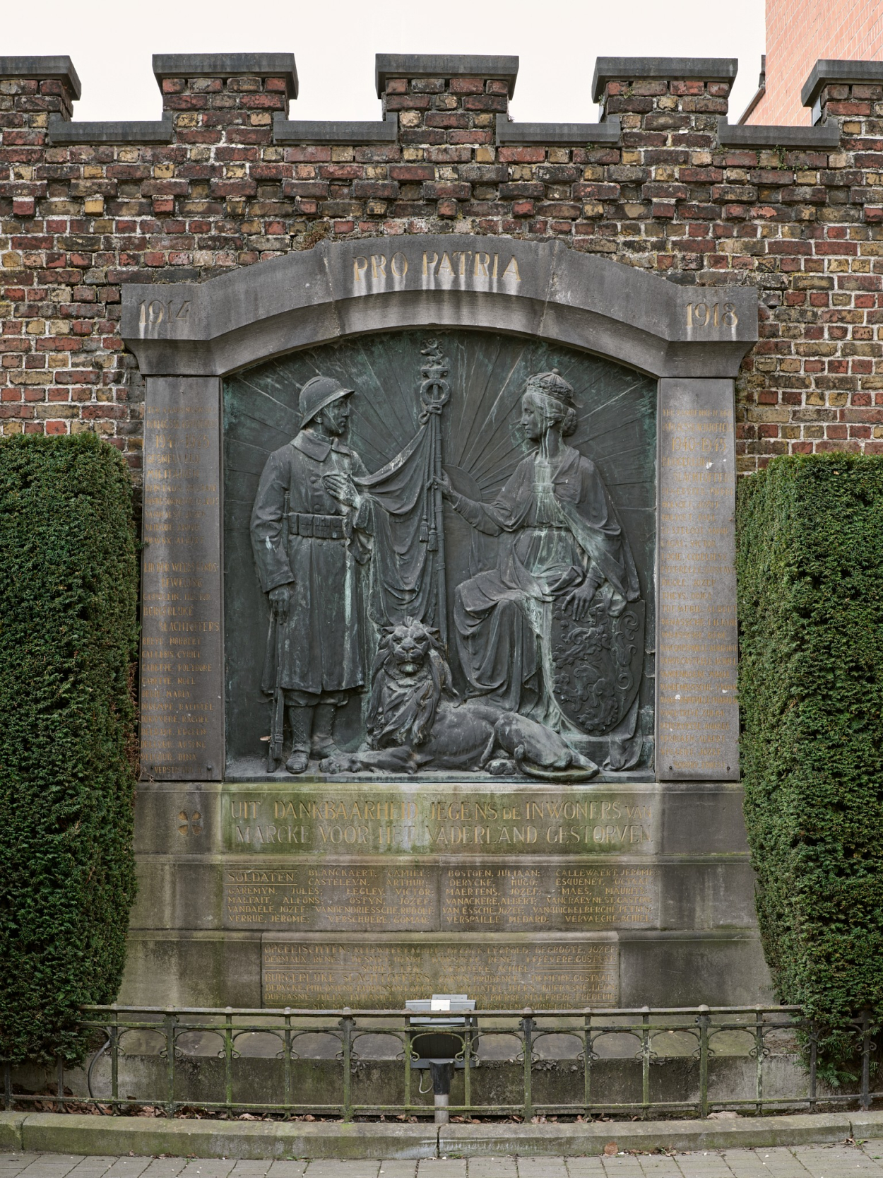 Foto van het Oorlogsmonument in Marke