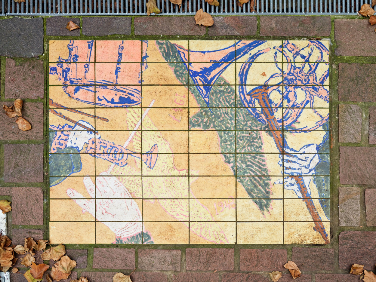 Foto van de keramiektegel De Harmonie van Peter de Graaff