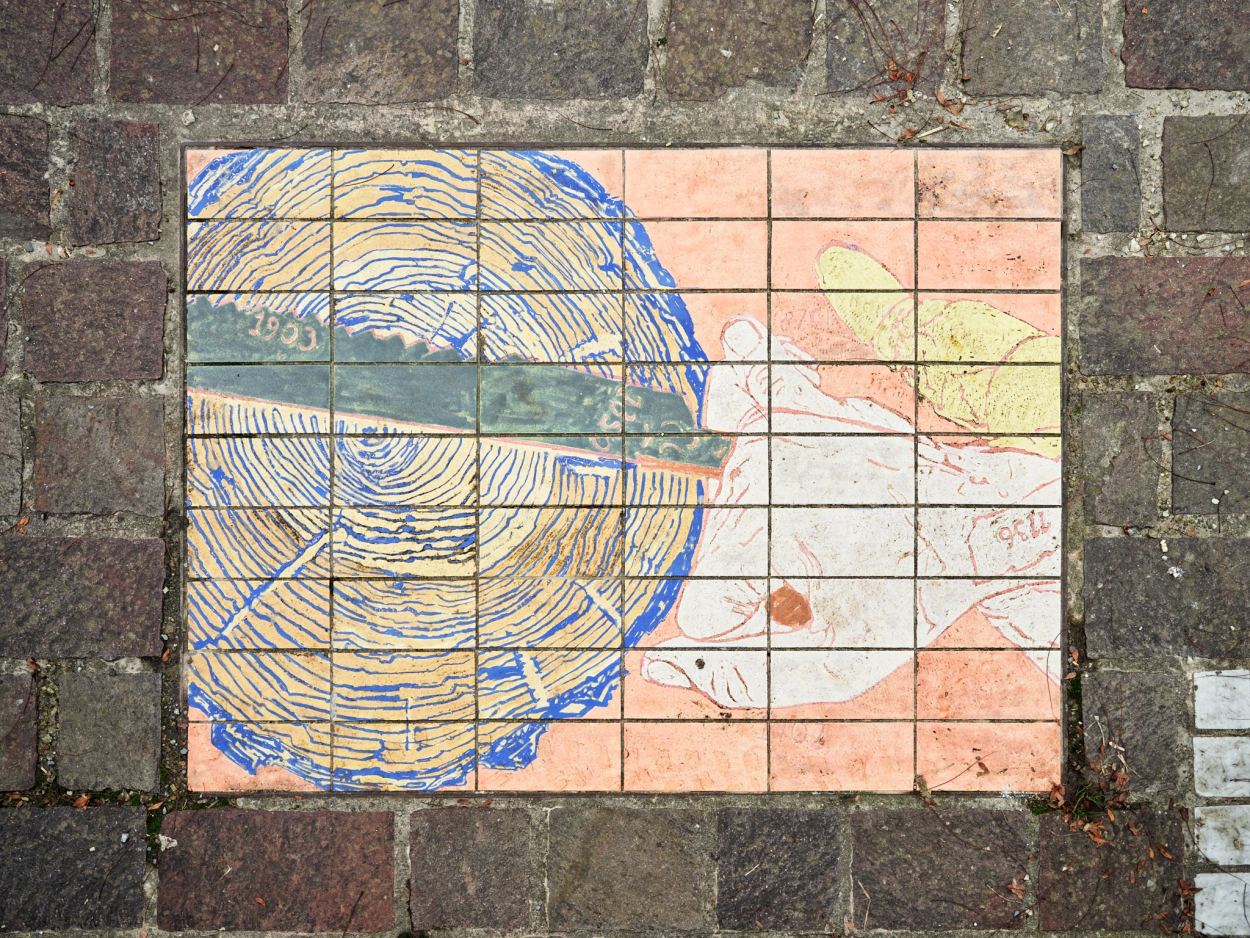 Foto van de keramiektegel Hout van Peter de Graaff