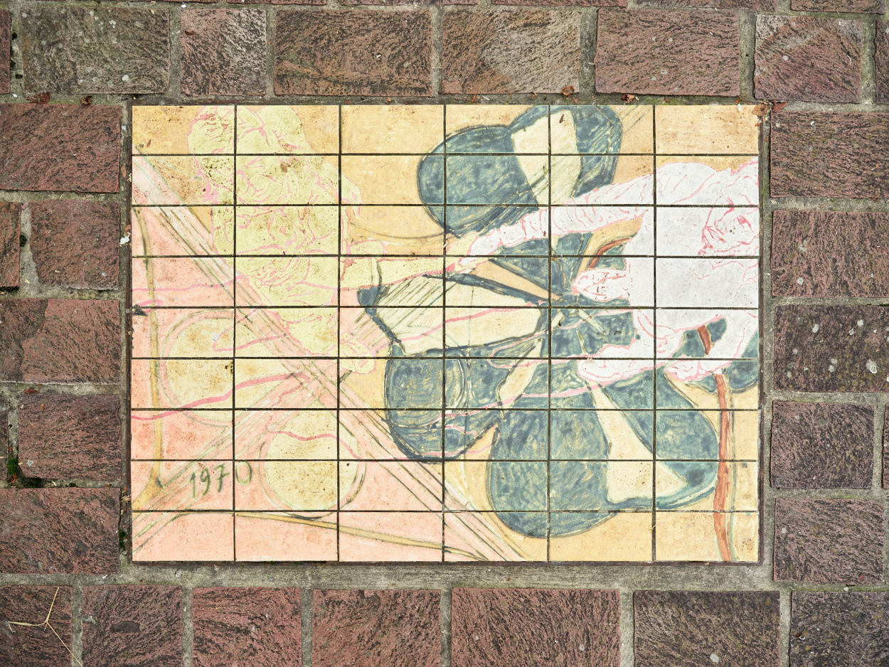 Foto van de keramiektegel Klaverblad van Peter de Graaff