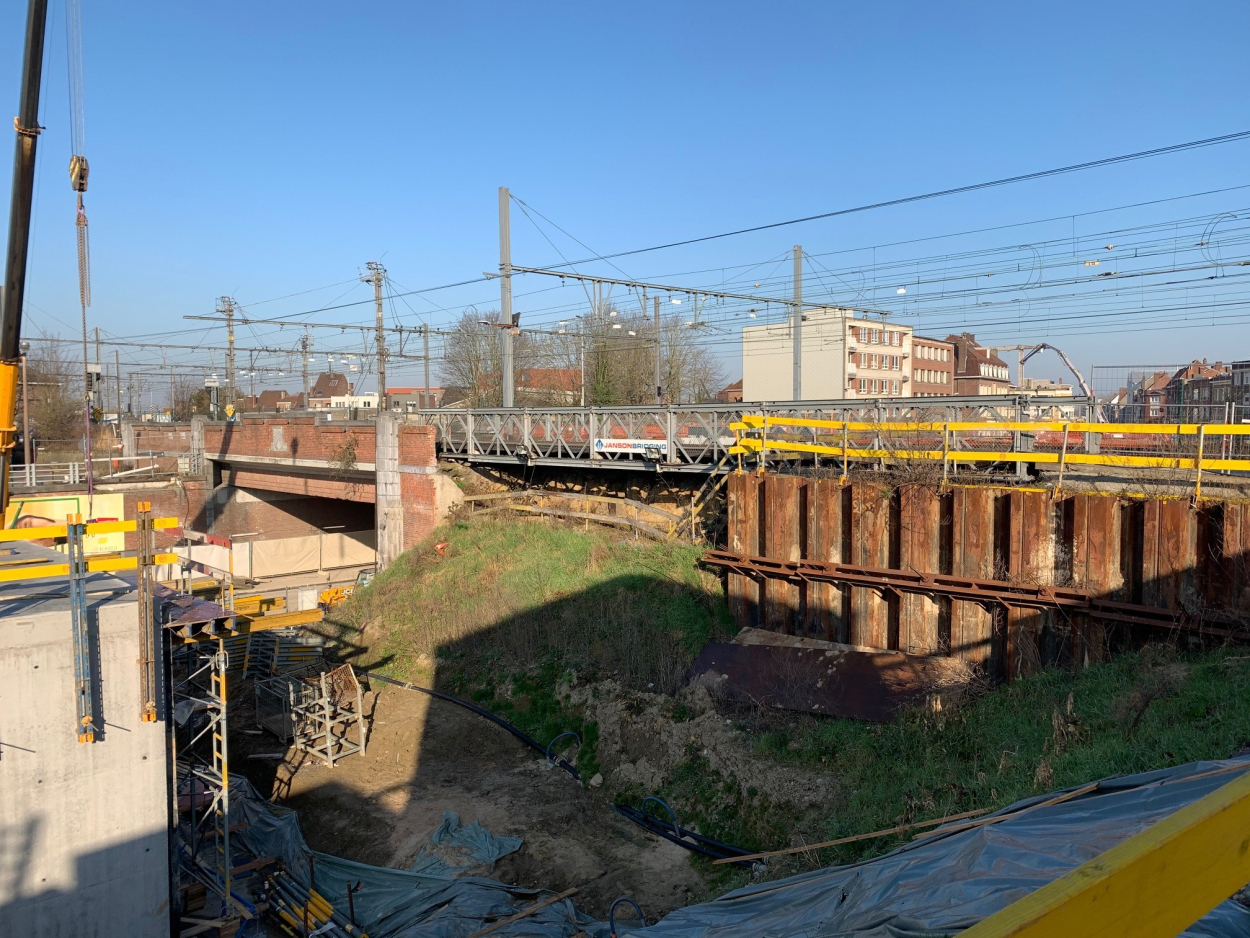 Foto tijdelijke fietsbrug over Zandstraat