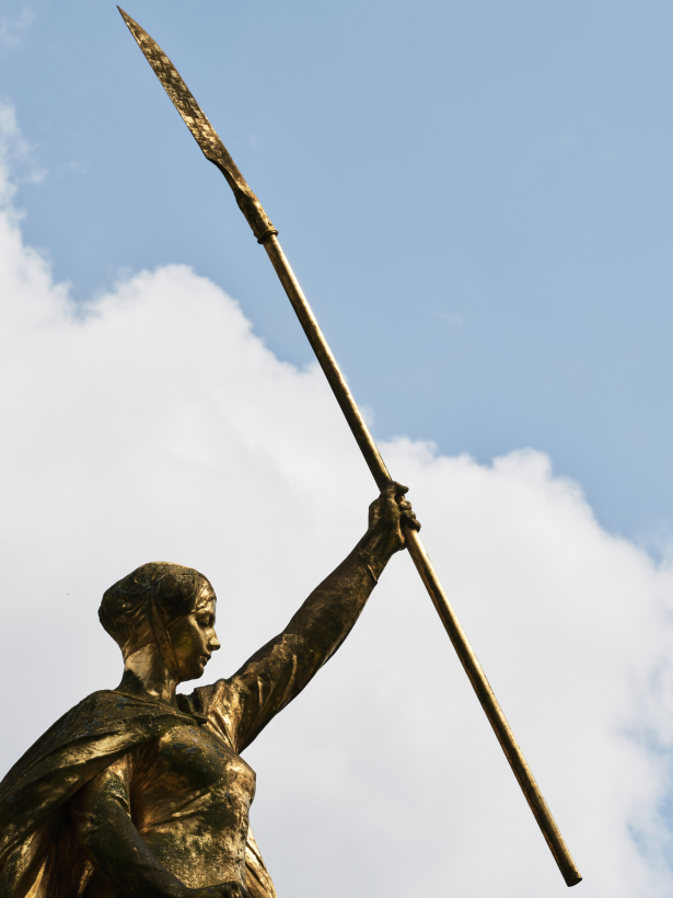Foto van de Maagd van het Groeningemonument.