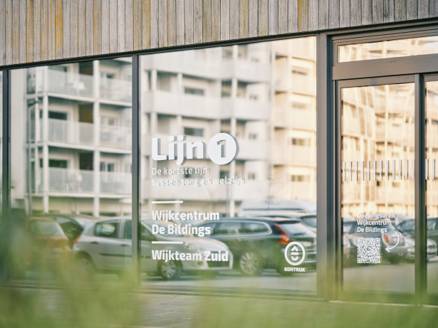 grote ramen met het logo van Lijn1