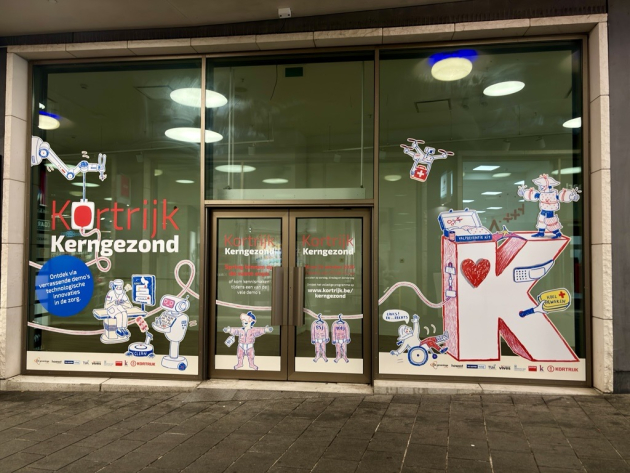 winkelraam met stickers Kortrijk Kerngezond