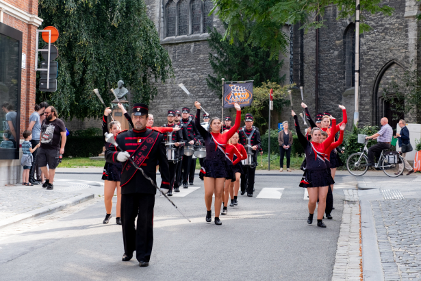 majorettes en trommelaars