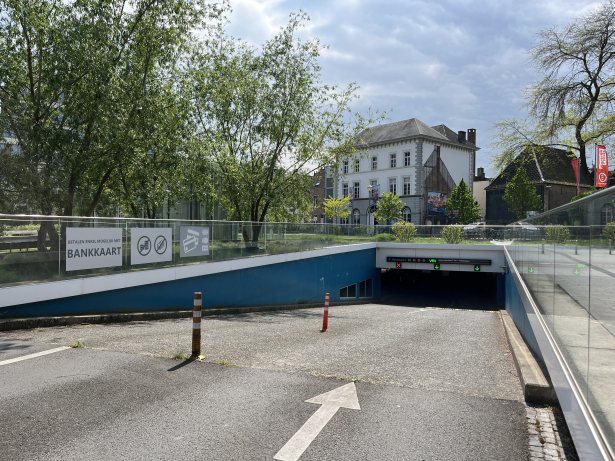 parking_houtmarkt_inrit.jpg